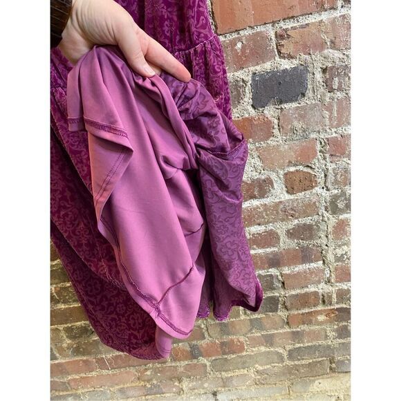 TORRID Magenta Pink/Purple Raise Velvet Floral Print Scoop Neck Cap Sleeve Knee - Picture 2 of 10